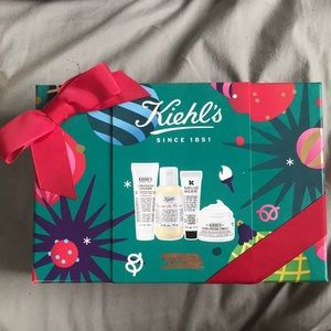 Kiehl’s face and body gift set.